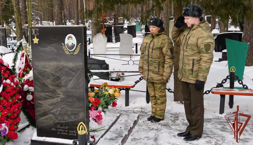 В Брянске росгвардейцы почтили память Героя России, погибшего при исполнении служебного долга