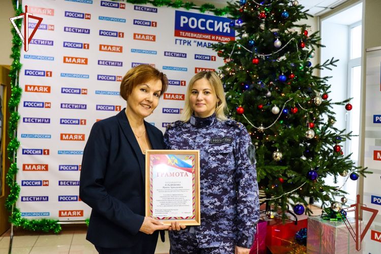 В Приволжье офицеры Росгвардии поздравили журналистов с Днем российской печати
