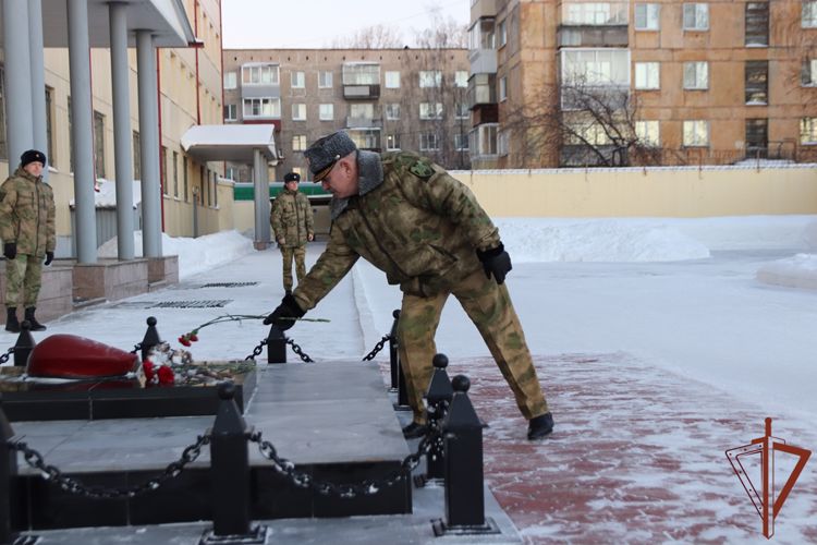 Командующий Уральским округом Росгвардии представил личному составу отряда спецназа «Урал» нового командира 