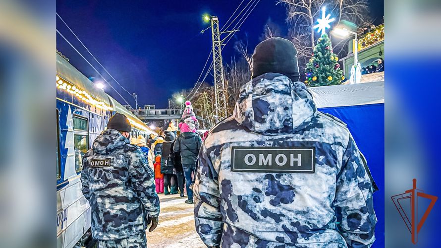 Росгвардия обеспечивает правопорядок в рамках приезда в Мурманск передвижной резиденции Деда Мороза 