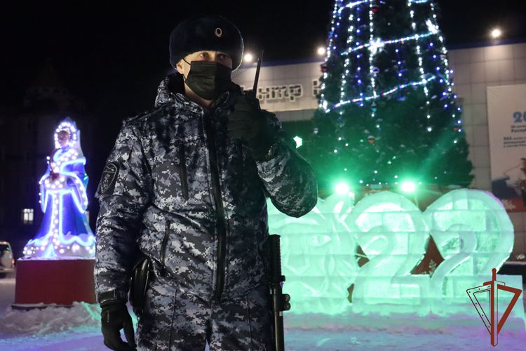 Росгвардия обеспечила безопасность жителей Сибири в новогоднюю ночь