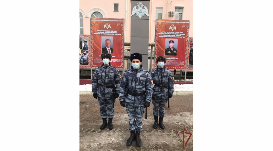 В Крыму росгвардейцы помогли вернуть родителям потерявшегося ребёнка