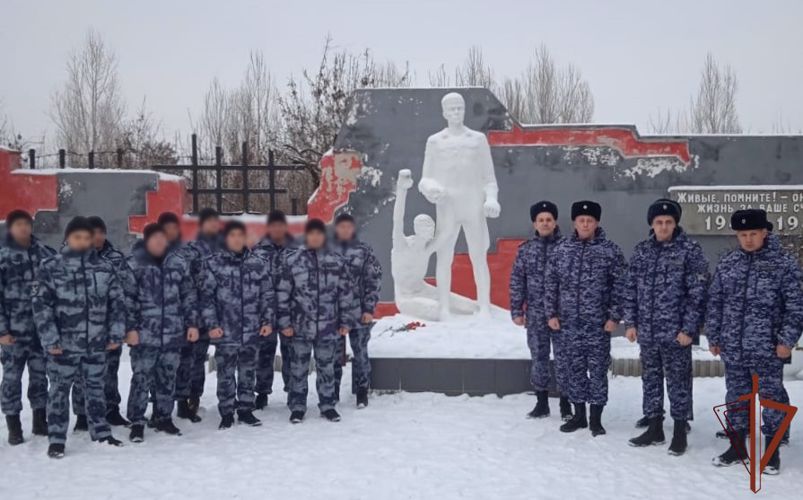 На юге России росгвардейцы отдали дань уважения подвигам защитников и жителей блокадного Ленинграда
