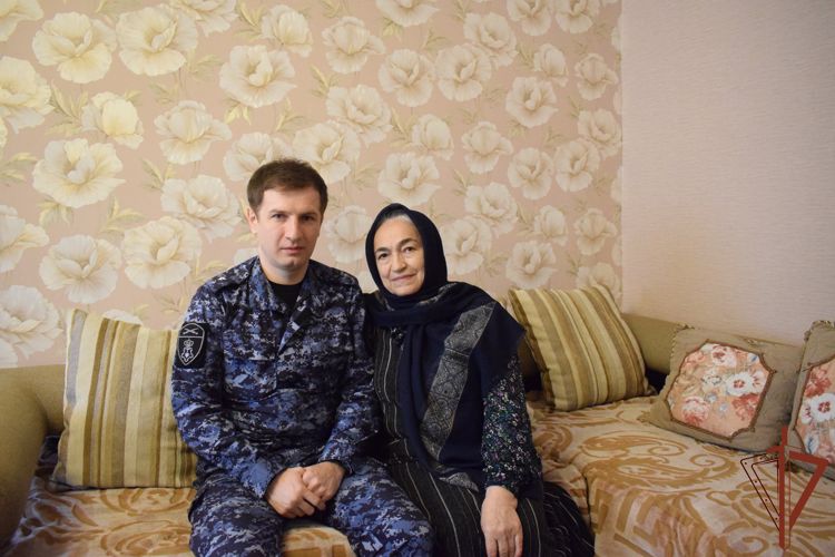 Росгвардеец спас семью из горящего дома в Дагестане