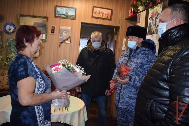 Представители Росгвардии поздравили семьи погибших сослуживцев из Белгородской области с Новым Годом и Рождеством