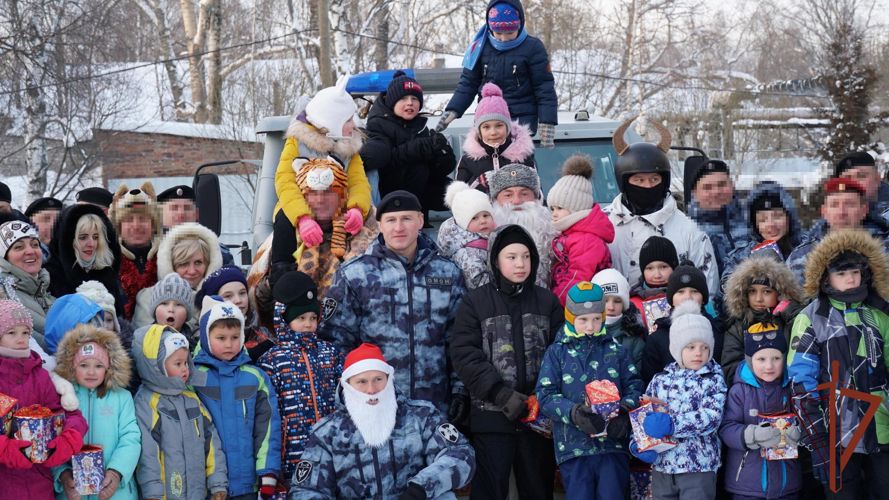 В Кирове ОМОН Росгвардии устроил праздник для детей подшефного детского дома