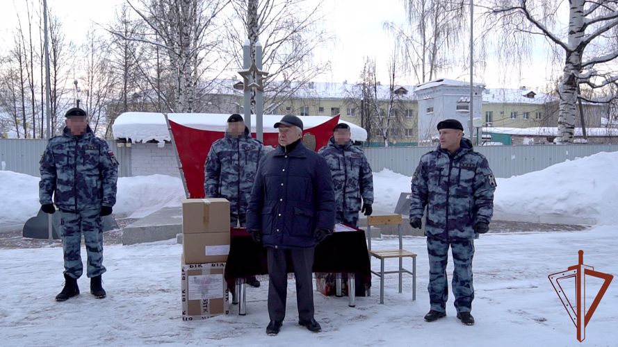 В Кирове ОМОН Росгвардии устроил праздник для детей подшефного детского дома