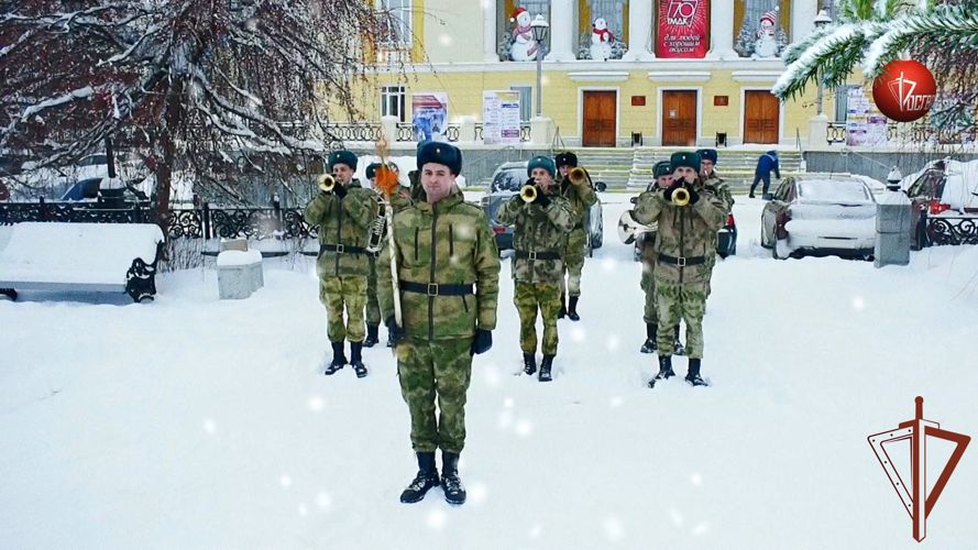Военные оркестры Уральского округа Росгвардии организовали новогодний флешмоб (фото, видео)