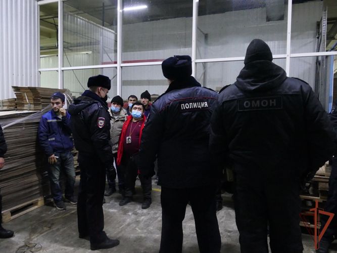 При содействии ОМОН Росгвардии  на Южном Урале проведены проверки соблюдения миграционного законодательства