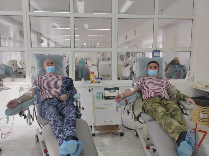 Росгвардейцы сдали кровь для медицинских учреждений Чечни