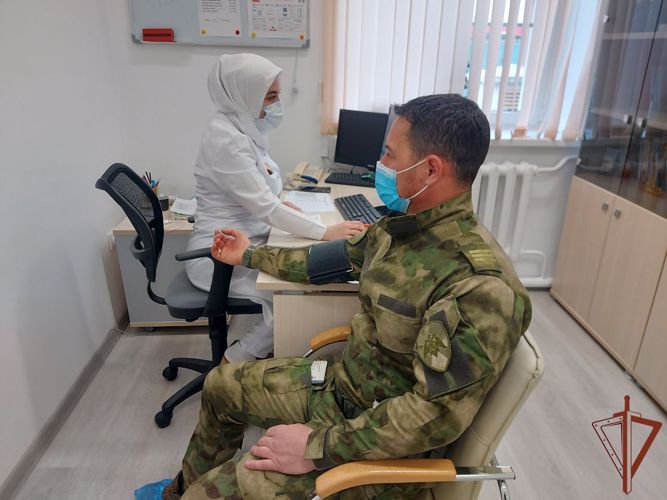 Росгвардейцы сдали кровь для медицинских учреждений Чечни