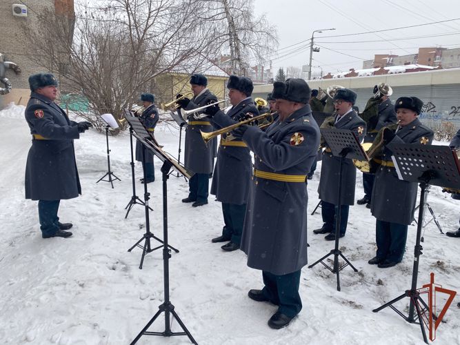 Под музыку оркестра Росгвардии в Томске отметил своё 96-летие ветеран Великой Отечественной 