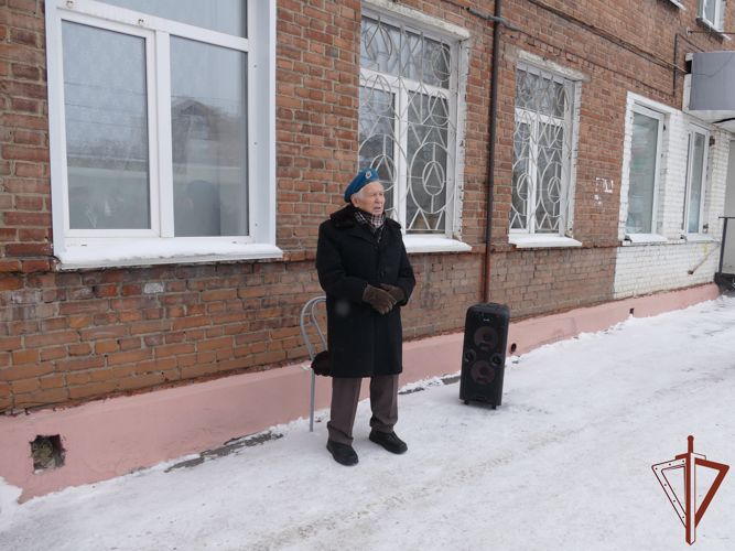 Под музыку оркестра Росгвардии в Томске отметил своё 96-летие ветеран Великой Отечественной 