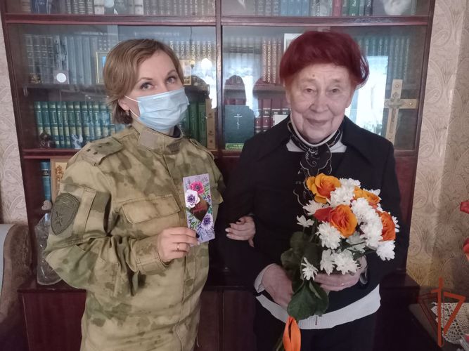 Орловские росгвардейцы поздравили с 88-летием ветерана войск правопорядка