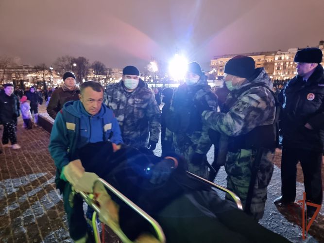 Росгвардейцы оказали помощь пострадавшей в центре Москвы пожилой женщине