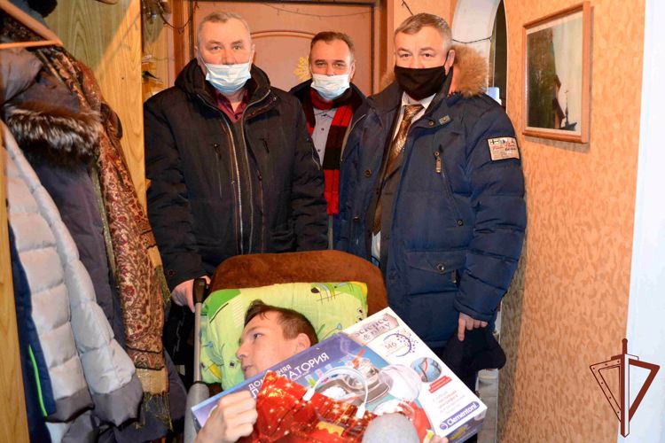 Ветераны Росгвардии исполнили мечту особенного ребенка из Кургана