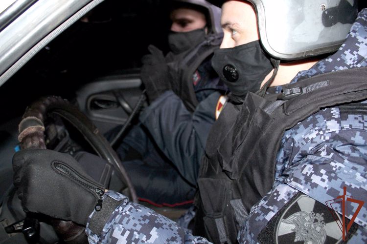 Сотрудники Росгвардии задержали подозреваемого в угоне автомобиля в Кургане