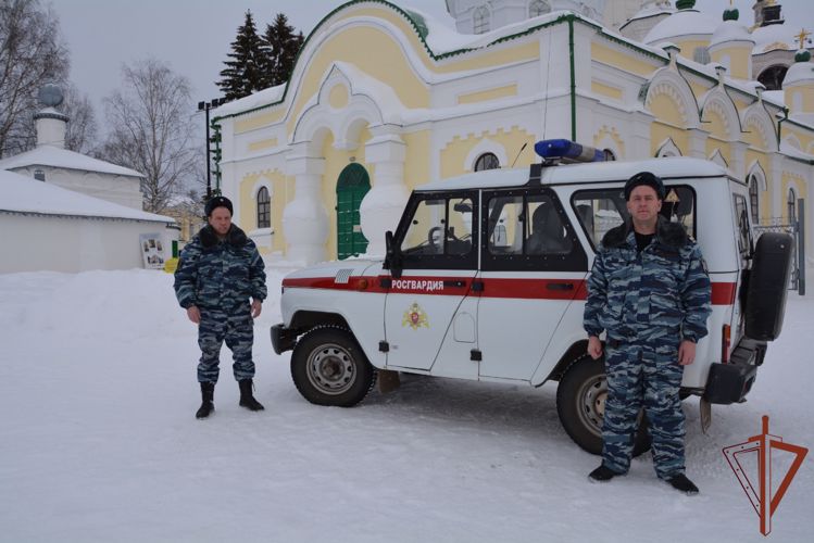 Около 120 сотрудников Росгвардии будут задействованы в охране общественного порядка во время Рождественских праздников на Вологодчине