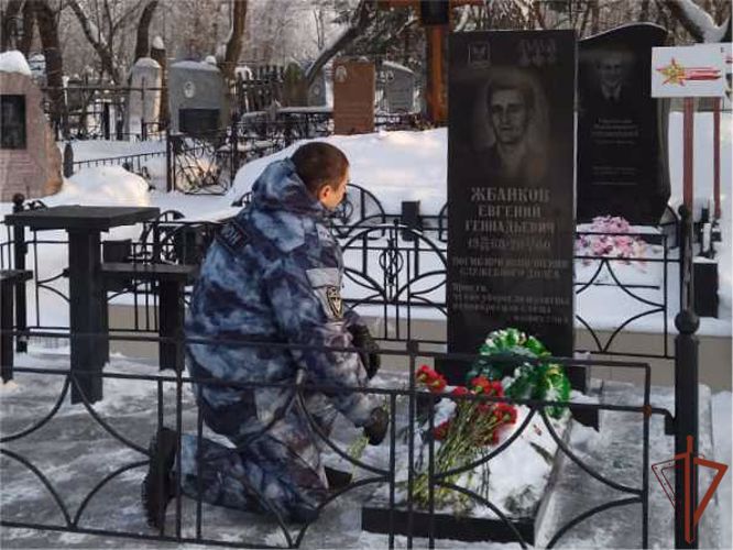 В Барнауле и Бийске росгвардейцы почтили память погибших товарищей