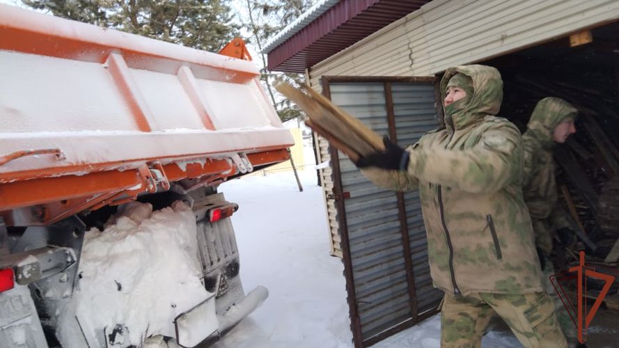 Росгвардейцы пришли на помощь многодетной семье из Иркутской области, попавшей в трудную жизненную ситуацию