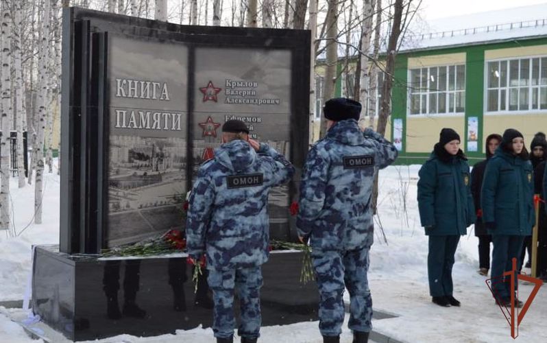 Росгвардейцы поздравили с Новым годом семьи погибших боевых товарищей