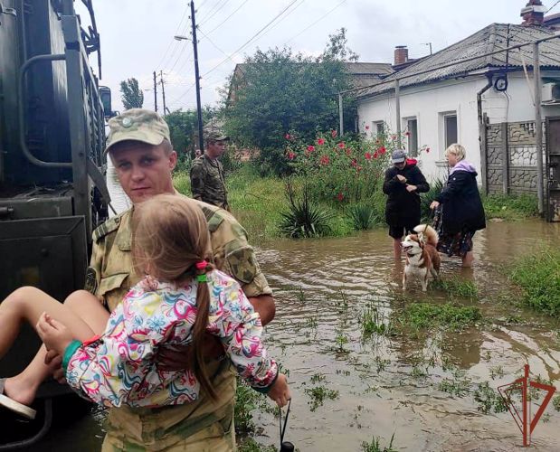 Росгвардия обеспечивает общественную безопасность при праздновании Дня Крыма