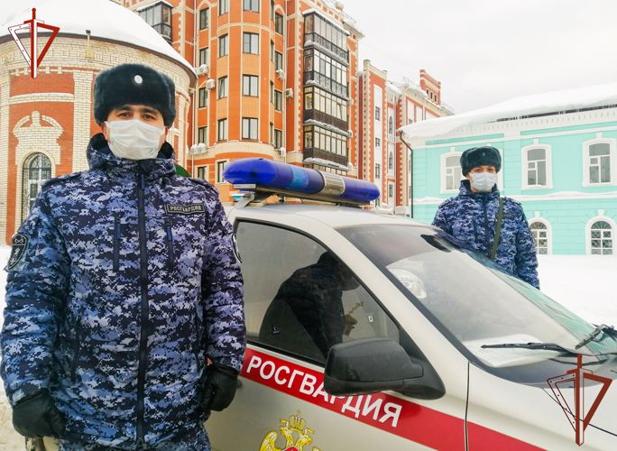 Сотрудники Росгвардии нашли потерявшуюся пожилую йошкаролинку