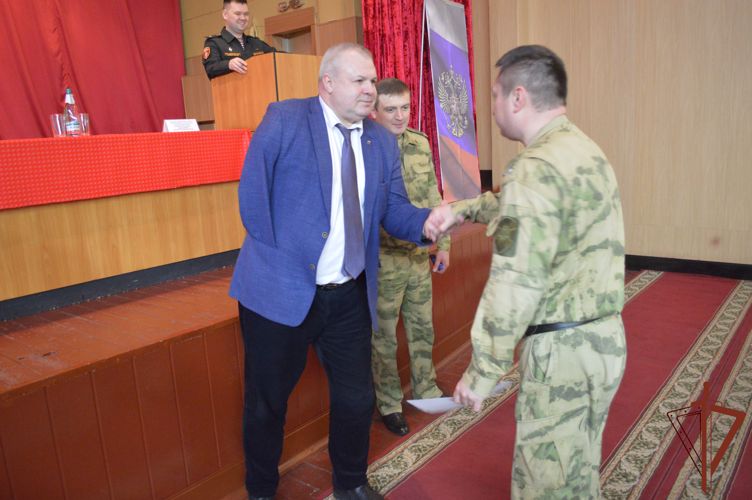 В Санкт-Петербурге росгвардейцы встретились с ветераном афганской войны