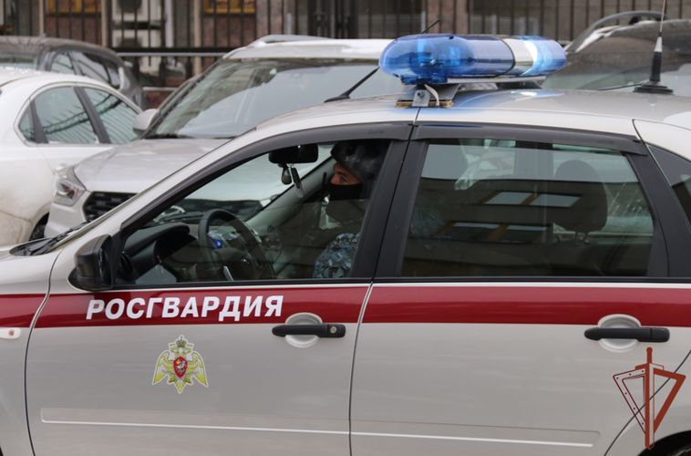 Сотрудники вневедомственной охраны Росгвардии задержали мужчину, подозреваемого в нападении на водителя такси