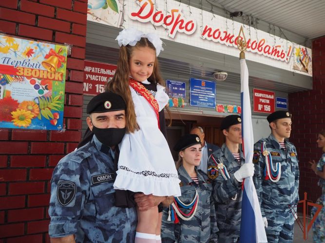 Росгвардейцы Центрального округа поздравили подшефных воспитанников с Днем кадета