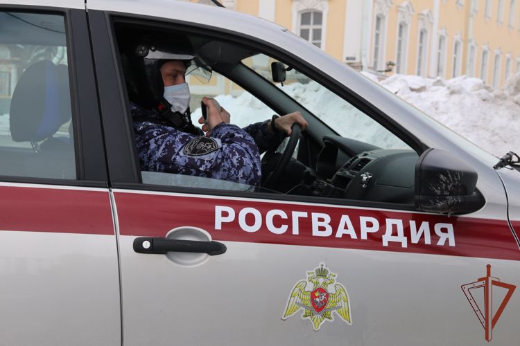 Росгвардейцы задержали напавшую на фельдшера скорой помощи злоумышленницу в Нижнем Новгороде