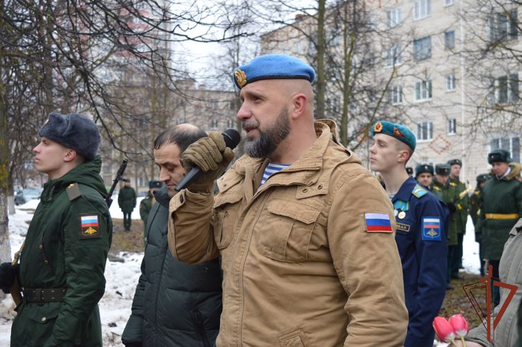 Офицеры Росгвардии приняли участие в открытии бюста Герою России Дмитрию Кожемякину во Владимирской области