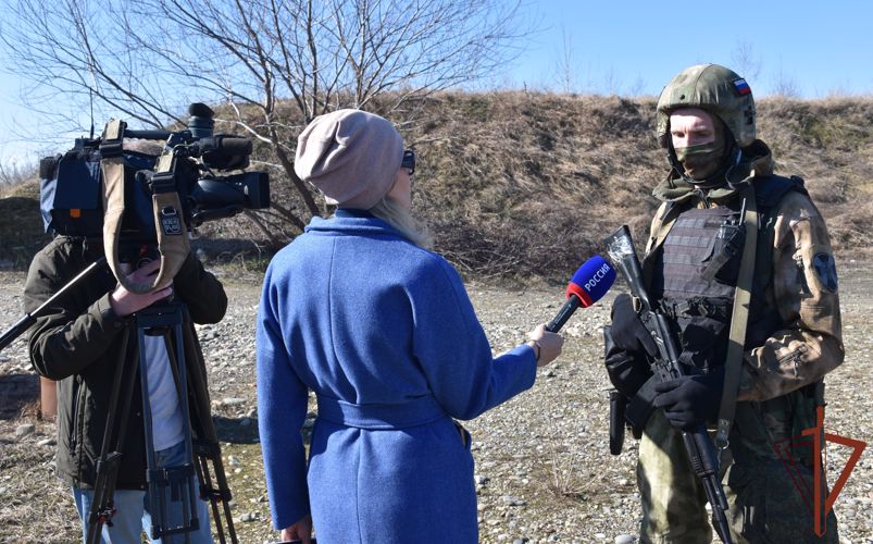 Адыгейские журналисты поделились с телезрителями впечатлениями от тренировок ОМОН Росгвардии (видео)