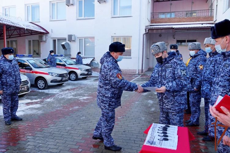 Автопарк Росгвардии пополнился новыми служебными машинами в Крыму 