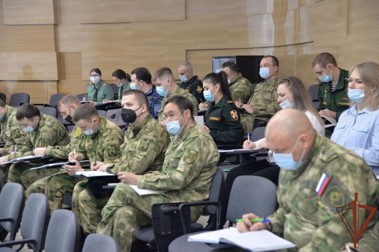 В Уральском округе Росгвардии стартовала неделя правовых знаний