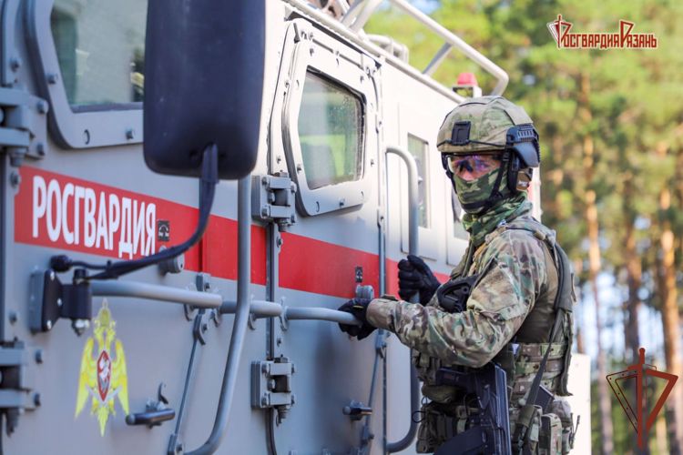 Командующий Центральным округом Росгвардии поздравил с днем образования воронежский, калужский и рязанский СОБР 