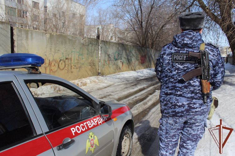 Сотрудники Росгвардии пришли на помощь потерявшейся пожилой саратовчанке