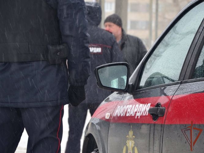 В Новодвинске наряд Росгвардии задержали подозреваемых в ограблении автомойки