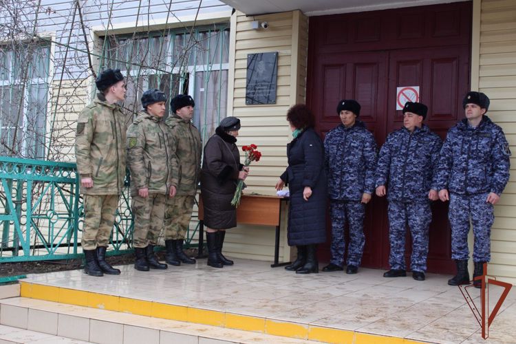 При участии Росгвардии в Астрахани открыты три памятных знака защитникам Отечества