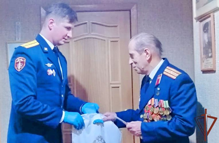 Росгвардейцы провели встречи по случаю Дня защитника Отечества в Ленобласти