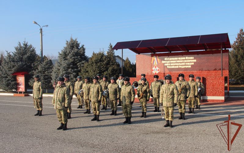 В Грозном военных музыкантов Росгвардии поздравили с профессиональным праздником 