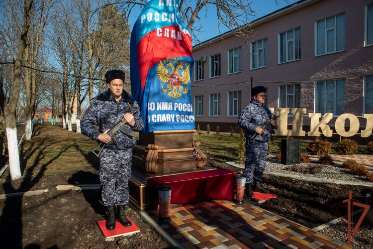 Памятник Герою России Дмитрию Серкову открыли в Лабинске (видео)