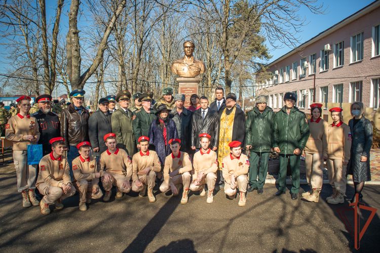 Памятник Герою России Дмитрию Серкову открыли в Лабинске (видео)