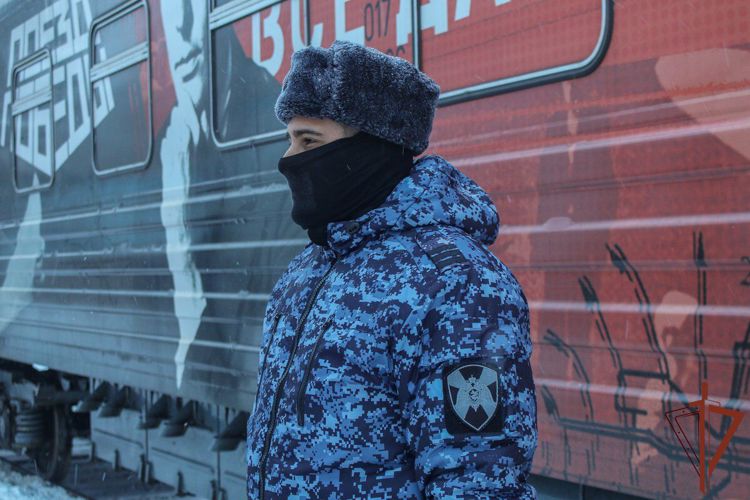 Росгвардейцы обеспечивают правопорядок в рамках работы передвижного музея «Поезд Победы» в Ставрополе 