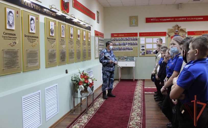 Росгвардейцы Центрального округа поздравили подшефных воспитанников с Днем кадета