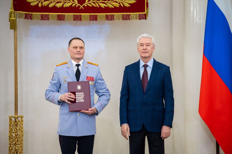 Мэр Москвы вручил столичным росгвардейцам премии в области обеспечения безопасности 