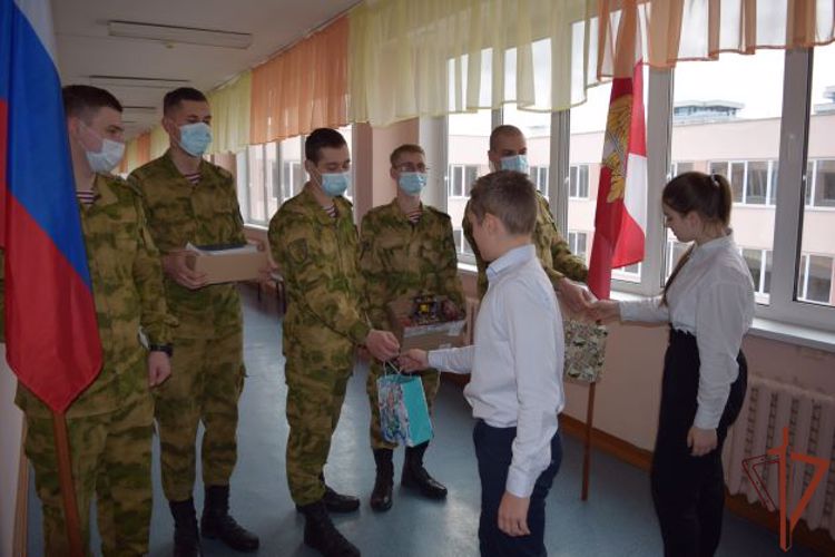 В Саровском соединении Росгвардии военнослужащие по призыву получили подарки в рамках акции «Посылка солдату»