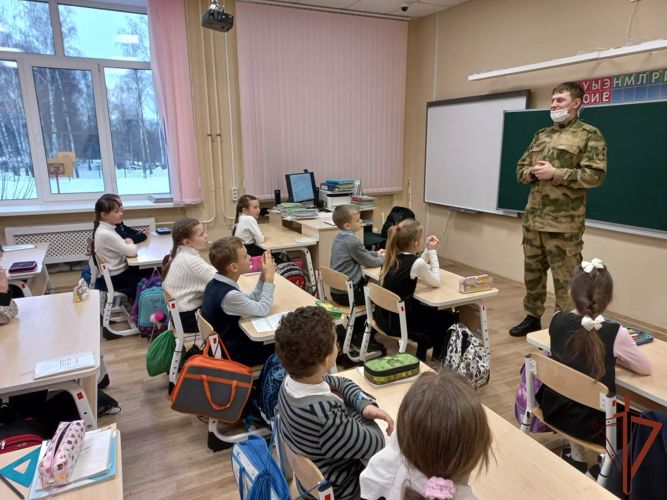В Саровском соединении Росгвардии военнослужащие по призыву получили подарки в рамках акции «Посылка солдату»