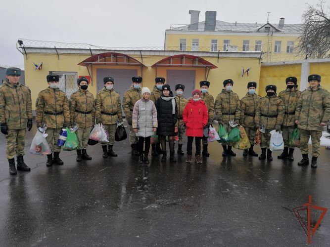 В Саровском соединении Росгвардии военнослужащие по призыву получили подарки в рамках акции «Посылка солдату»