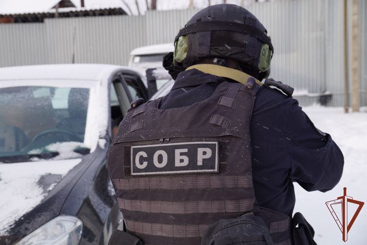 Спецназ Росгвардии задержал в Иркутске подозреваемого в вымогательстве 